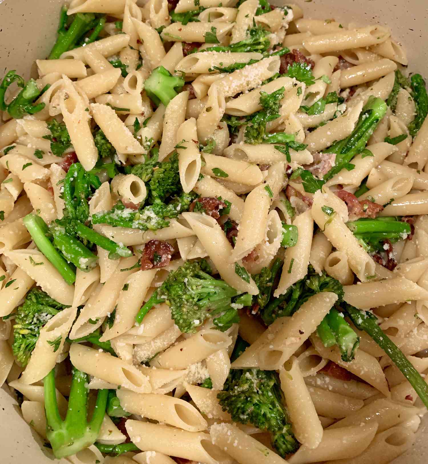 Penne với bông băm bông garlicky