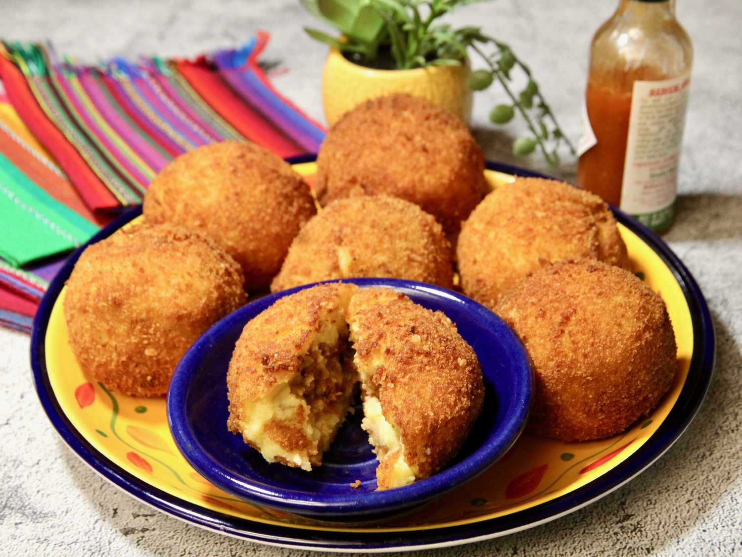 Khoai tây nhồi bông chảo (Cuba Papas Rellenas)