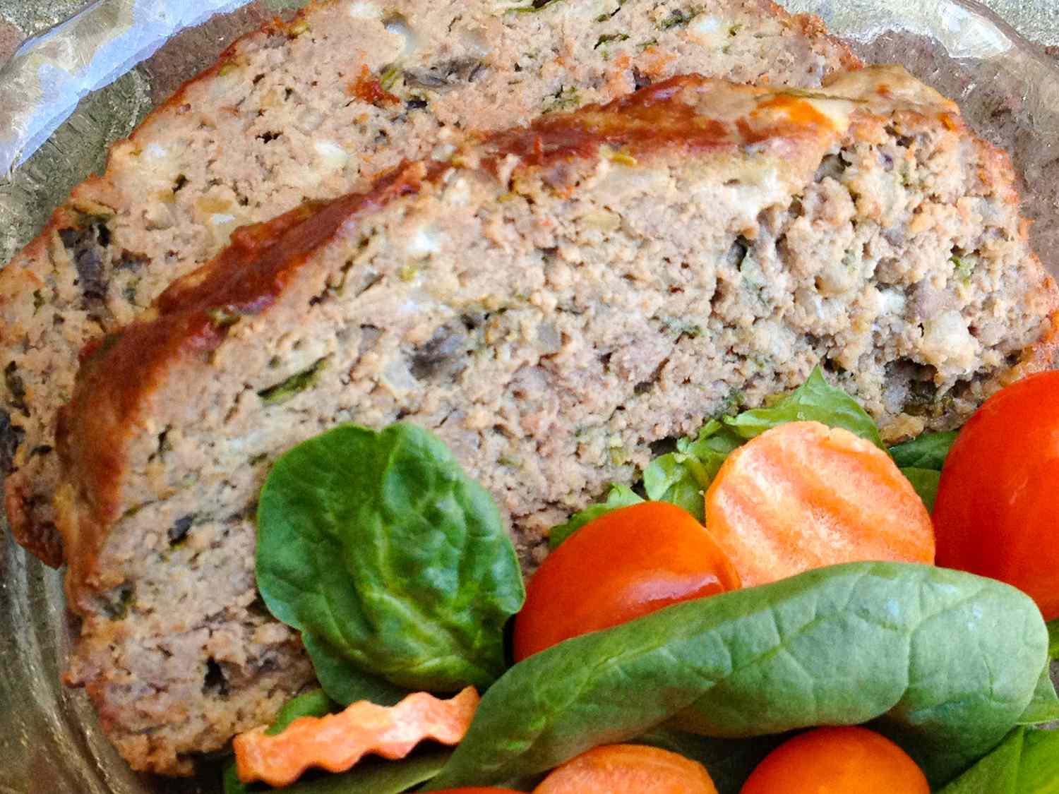 Heavenly Meatloaf với phô mai xanh, nấm và rau bina