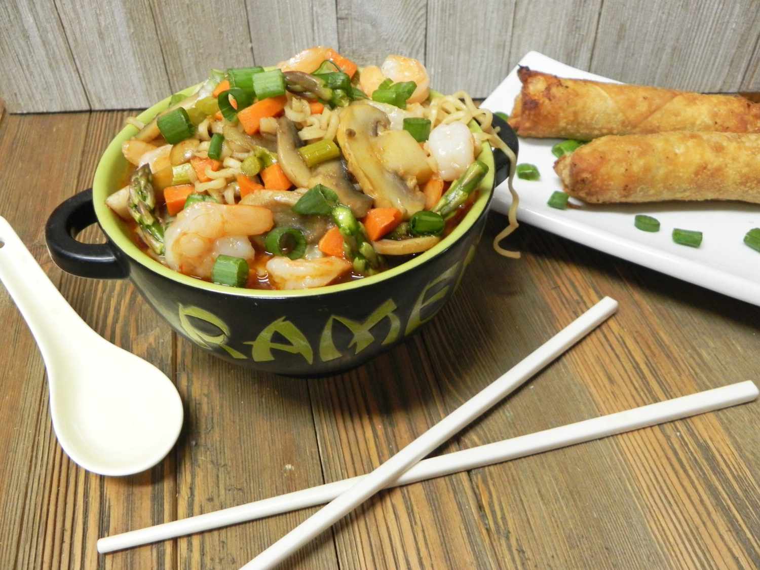 Đèn Ramen Tôm cay với măng tây