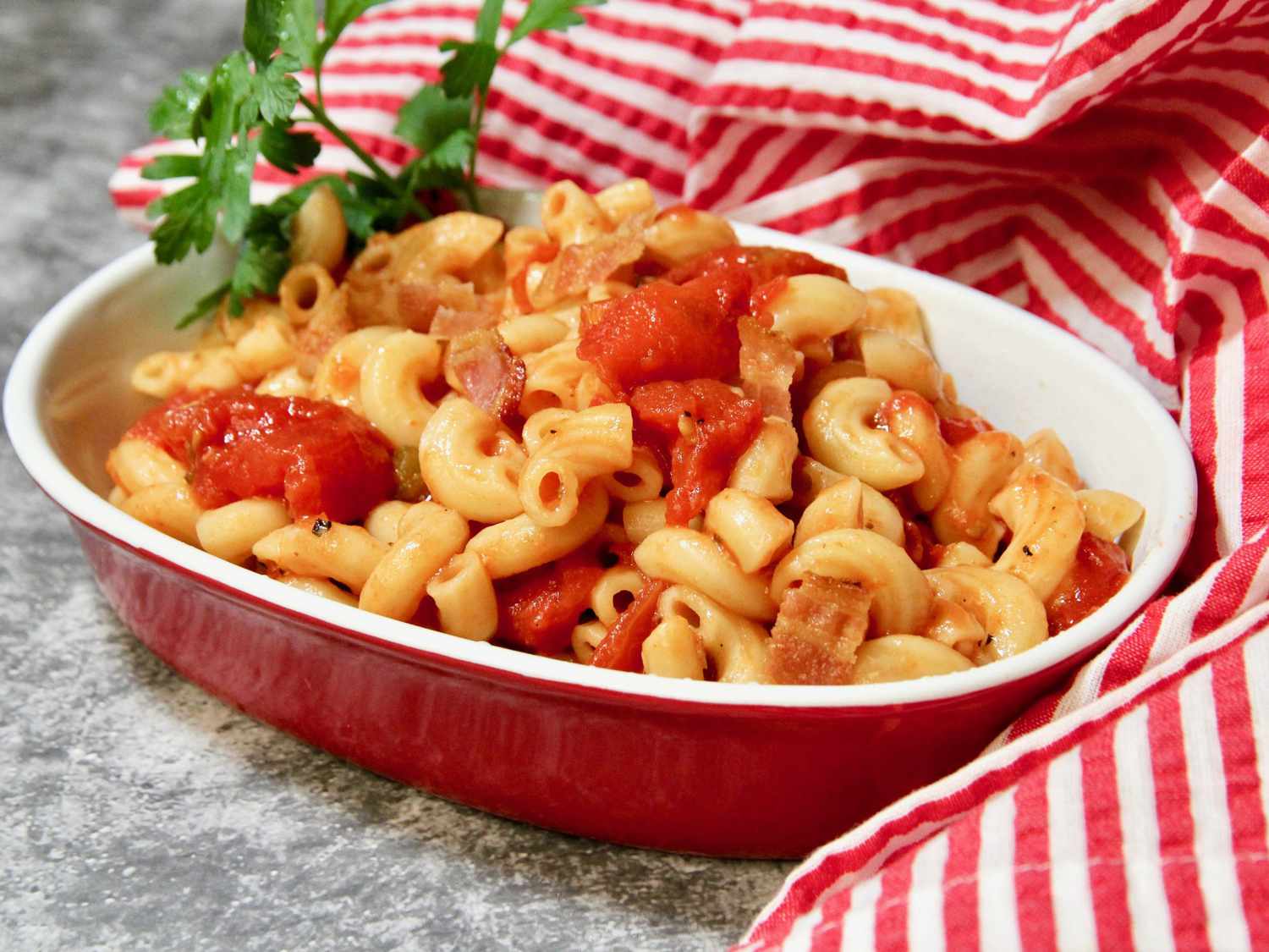 Macaroni và cà chua