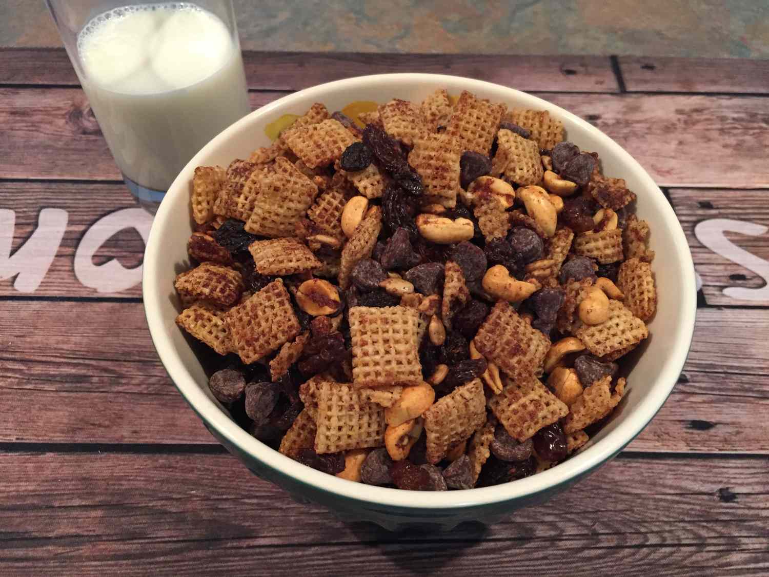 Chex không gluten trộn với quế và gia vị bí ngô