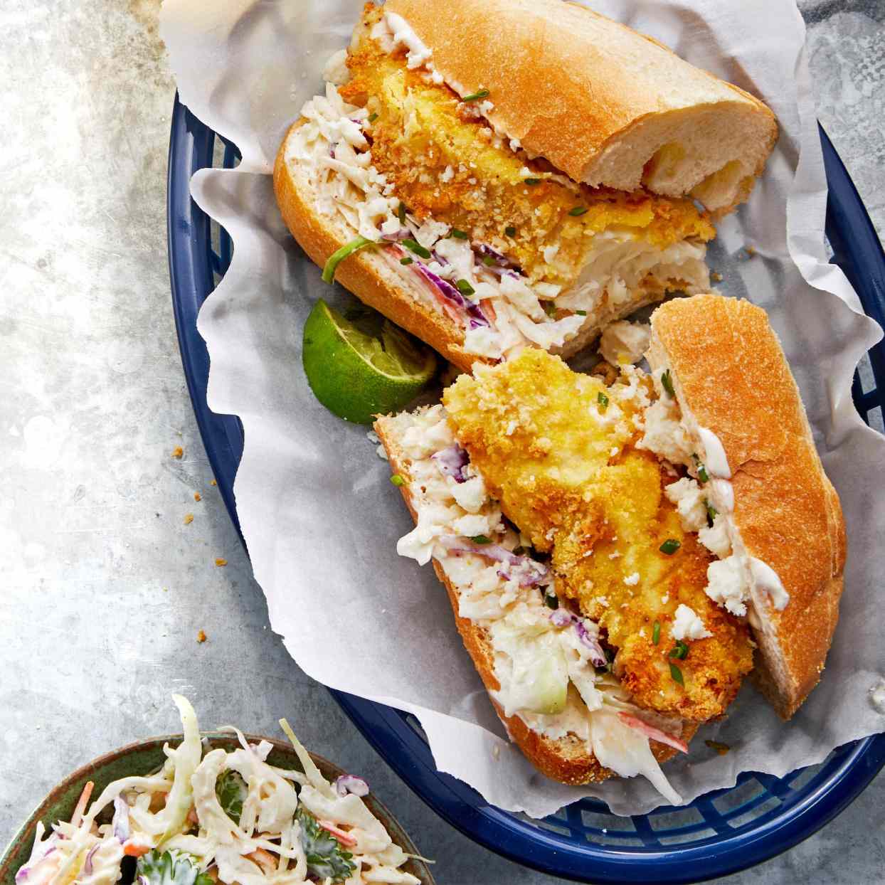 Cá giòn không khí po boys with slaw Chipotle