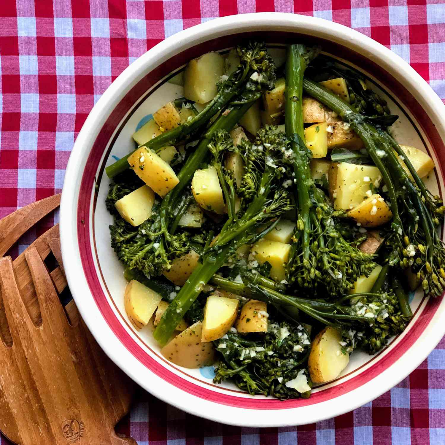 Instant Pot Broccolini và khoai tây salad