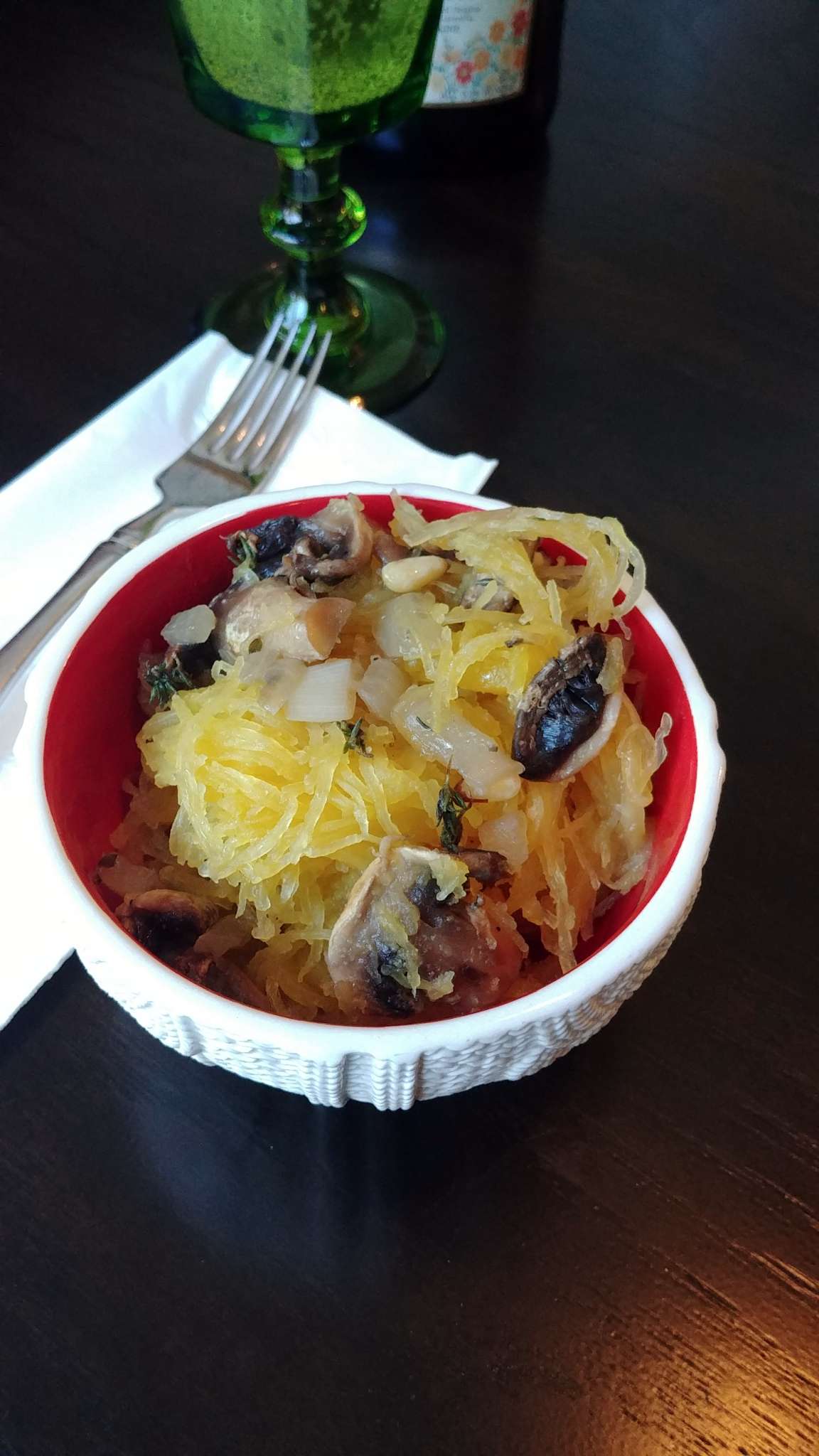 Instant Pot Spaghetti Squash với nấm xào