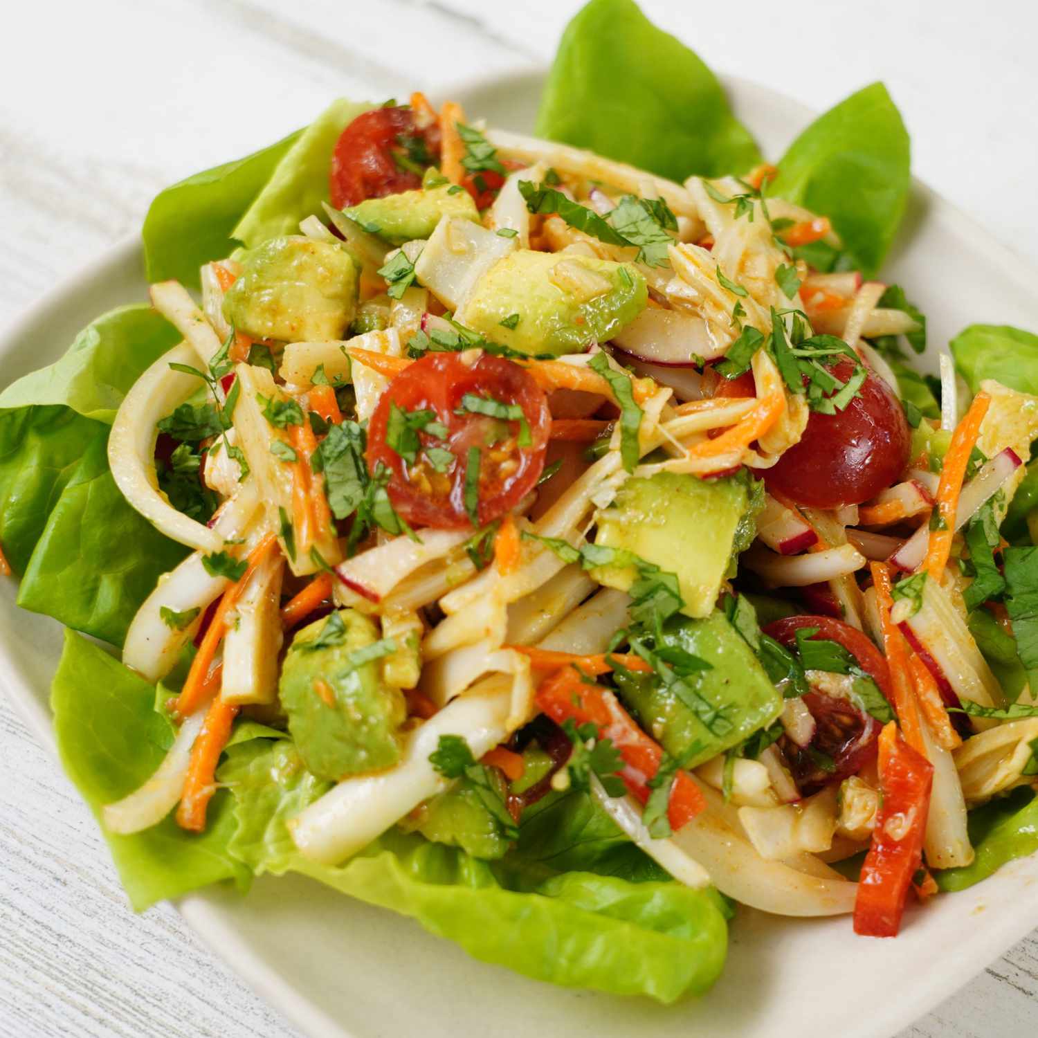 Trái tim của salad lòng bàn tay và bơ