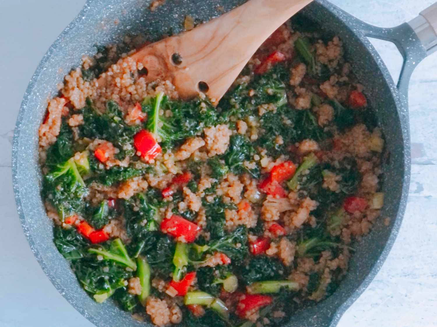 Salad cải xoăn nấu chín với quinoa