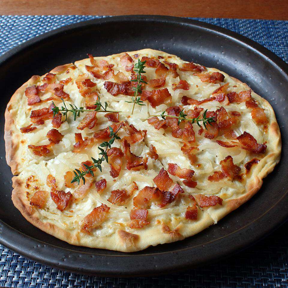 Tarte Flamb (Bacon và hành tây Alsatian)