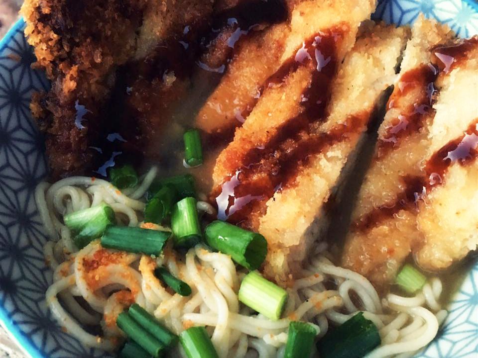 Tonkatsu Shoyu Ramen (thịt lợn Cutlet Soy Ramen)