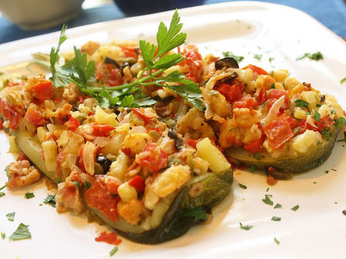 Thuyền zucchini trên vỉ nướng