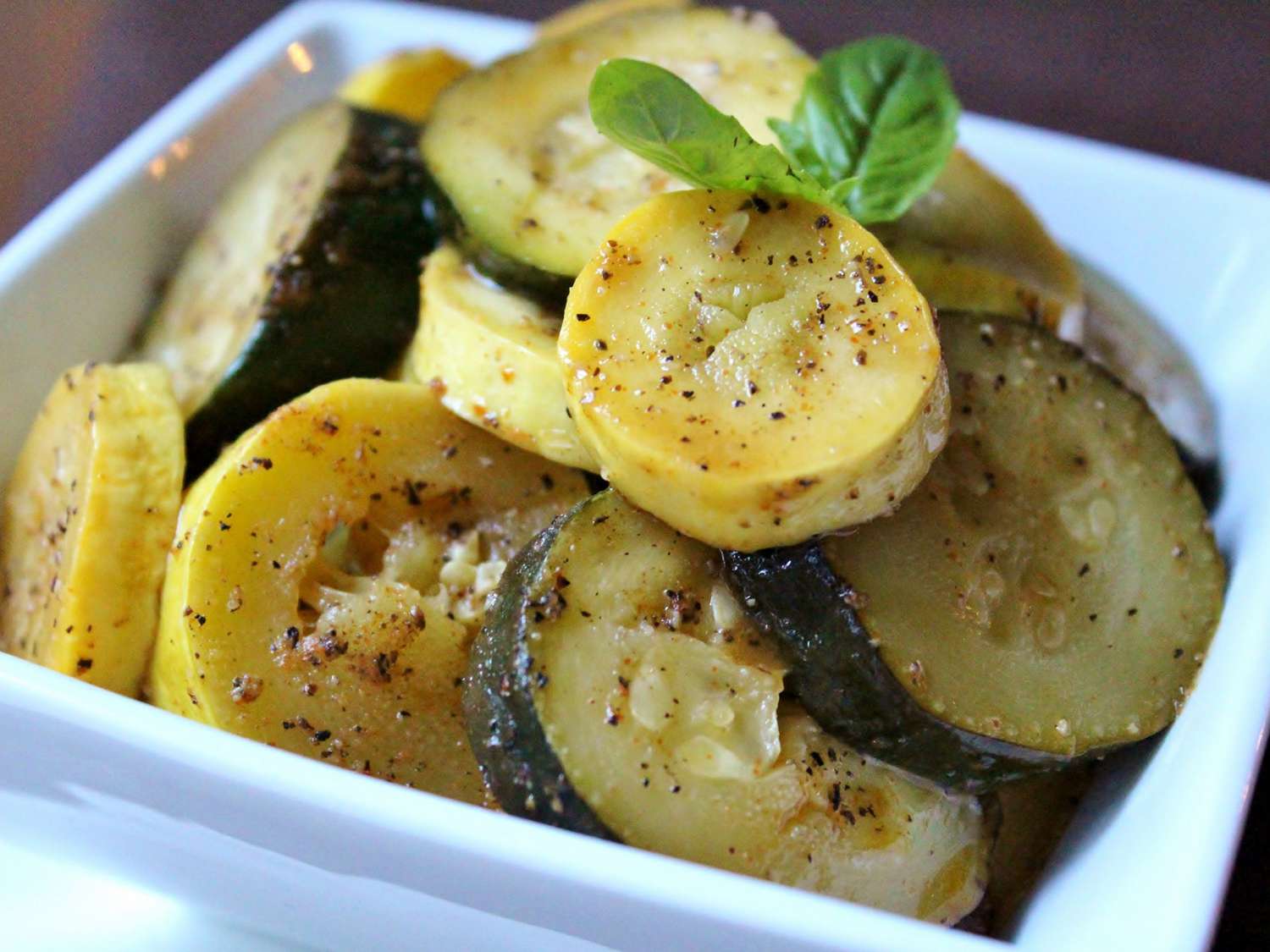 Squash nướng và zucchini