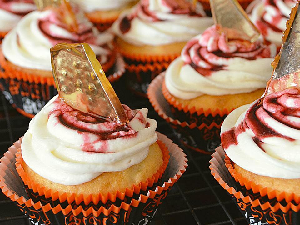 Bánh cupcake thủy tinh vỡ máu