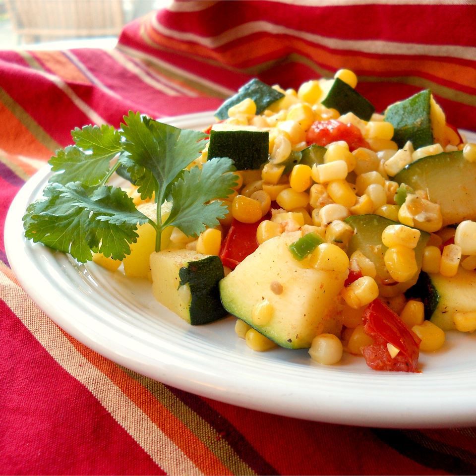 Calabacitas con elote (zucchini với ngô)