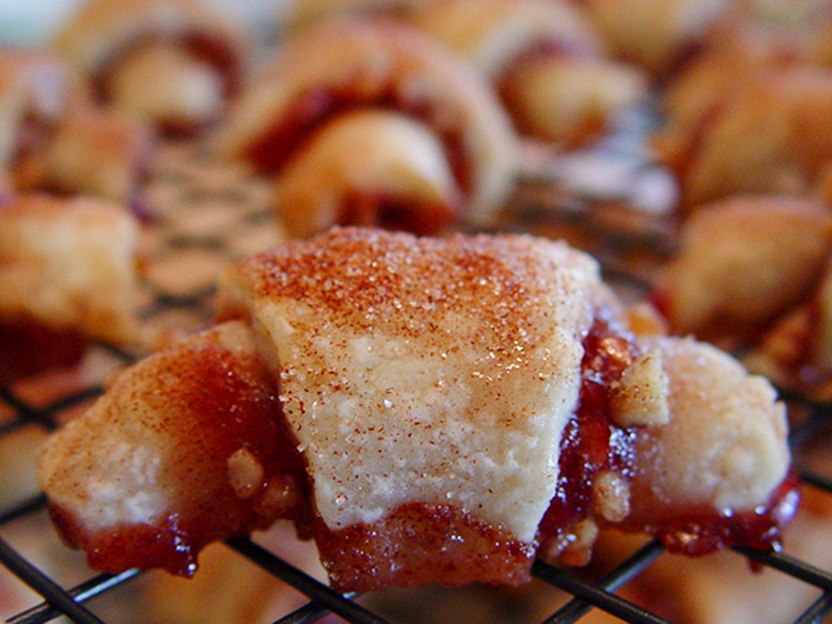 Raspberry và Apricot Rugelach