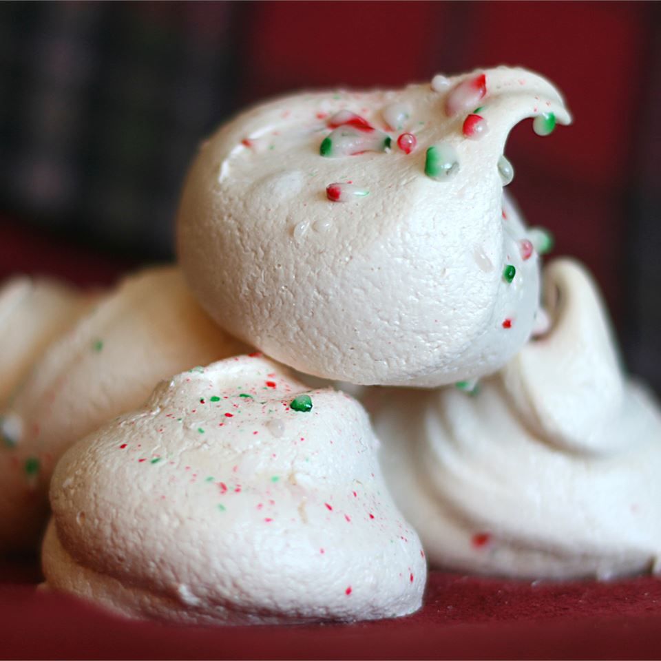 Peppermint meringues